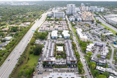 Condominio en venta en Miami, Florida, 1 dormitorio, 61.78 m2 № 2052657 - foto 27