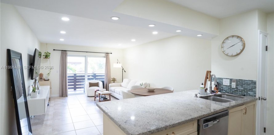 Condominio en Miami, Florida, 1 dormitorio  № 2052657