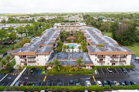 Condominio en venta en Miami, Florida, 1 dormitorio, 61.78 m2 № 2052657 - foto 2