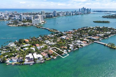 Terreno en venta en Miami Beach, Florida № 1981909 - foto 2