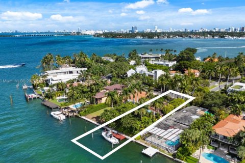 Terreno en venta en Miami Beach, Florida № 1981909 - foto 1