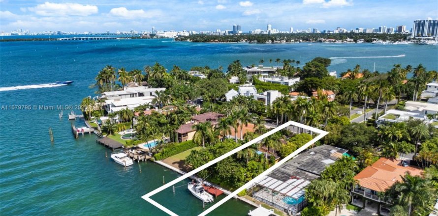 Terreno en Miami Beach, Florida № 1981909