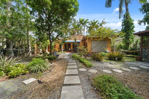 Terreno en venta en Miami Beach, Florida № 1981909 - foto 13