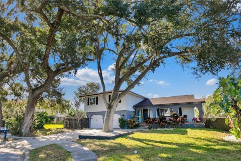 Casa en venta en Titusville, Florida, 4 dormitorios, 206.8 m2 № 1900076 - foto 2
