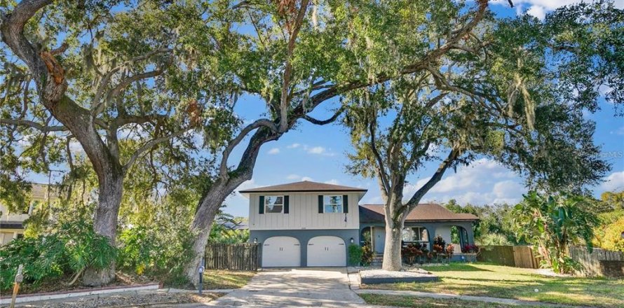 Casa en Titusville, Florida 4 dormitorios, 206.8 m2 № 1900076