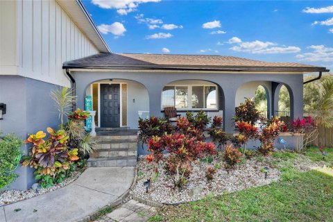 Casa en venta en Titusville, Florida, 4 dormitorios, 206.8 m2 № 1900076 - foto 3