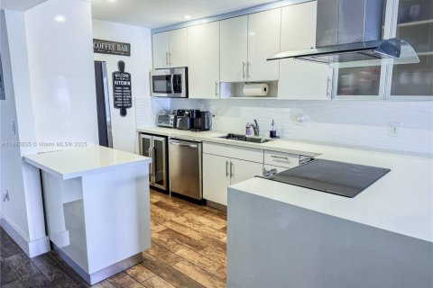 Apartment in Miami Beach, Florida 1 bedroom, 74.32 sq.m. № 1955469 - photo 1