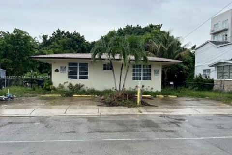 Propiedad comercial en venta en Miami, Florida, 219.06 m2 № 1859926 - foto 1