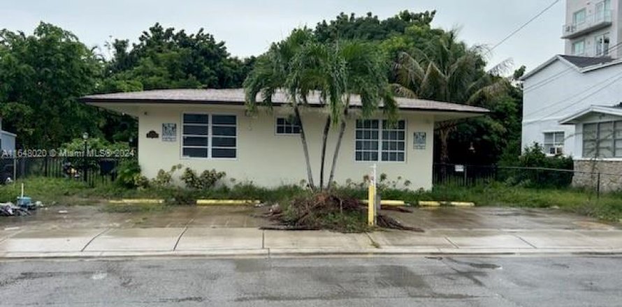 Propiedad comercial en Miami, Florida 219.06 m2 № 1859926