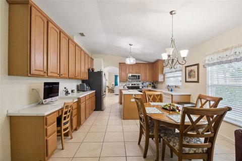 House in Orlando, Florida 4 bedrooms, 189.43 sq.m. № 2290949 - photo 12