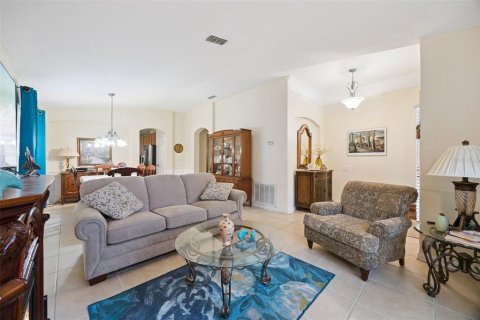House in Orlando, Florida 4 bedrooms, 189.43 sq.m. № 2290949 - photo 6