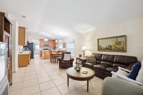 House in Orlando, Florida 4 bedrooms, 189.43 sq.m. № 2290949 - photo 9
