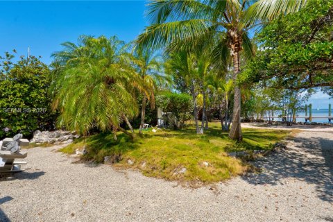 House in Islamorada, Village of Islands, Florida 8 bedrooms, 339 sq.m. № 2266184 - photo 26