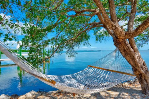 House in Islamorada, Village of Islands, Florida 8 bedrooms, 339 sq.m. № 2266184 - photo 7