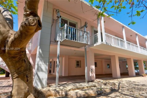 House in Islamorada, Village of Islands, Florida 8 bedrooms, 339 sq.m. № 2266184 - photo 24