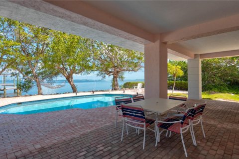 House in Islamorada, Village of Islands, Florida 8 bedrooms, 339 sq.m. № 2266184 - photo 30