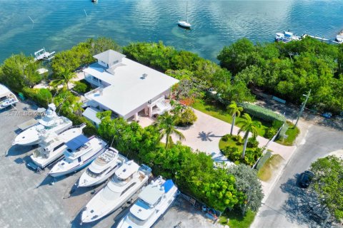 House in Islamorada, Village of Islands, Florida 8 bedrooms, 339 sq.m. № 2266184 - photo 16