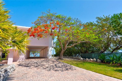 House in Islamorada, Village of Islands, Florida 8 bedrooms, 339 sq.m. № 2266184 - photo 21