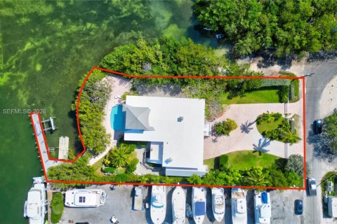 House in Islamorada, Village of Islands, Florida 8 bedrooms, 339 sq.m. № 2266184 - photo 18