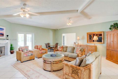 House in Islamorada, Village of Islands, Florida 8 bedrooms, 339 sq.m. № 2266184 - photo 6