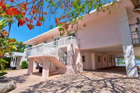 House in Islamorada, Village of Islands, Florida 8 bedrooms, 339 sq.m. № 2266184 - photo 22