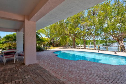 House in Islamorada, Village of Islands, Florida 8 bedrooms, 339 sq.m. № 2266184 - photo 29