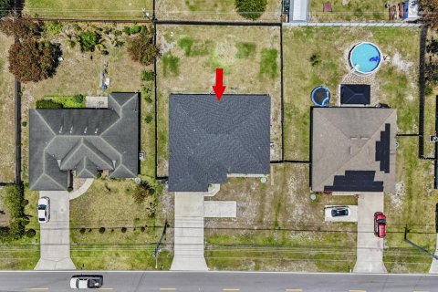 House in Port St. Lucie, Florida 4 bedrooms, 190.45 sq.m. № 2177022 - photo 4