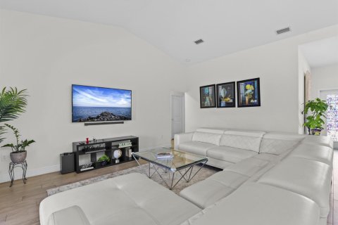 House in Port St. Lucie, Florida 4 bedrooms, 190.45 sq.m. № 2177022 - photo 12