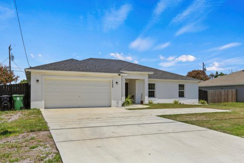 House in Port St. Lucie, Florida 4 bedrooms, 190.45 sq.m. № 2177022 - photo 2