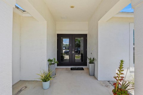House in Port St. Lucie, Florida 4 bedrooms, 190.45 sq.m. № 2177022 - photo 6
