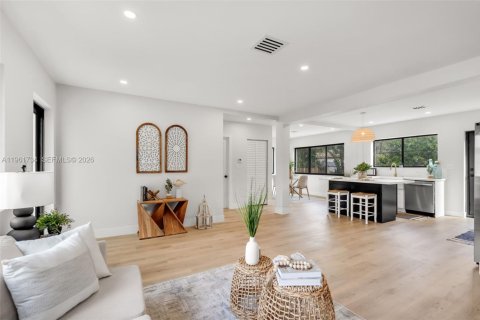 Villa ou maison à vendre à South Miami, Floride: 3 chambres № 2024897 - photo 4