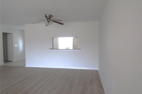 Villa ou maison à louer à Sarasota, Floride: 2 chambres, 120.87 m2 № 2106940 - photo 9