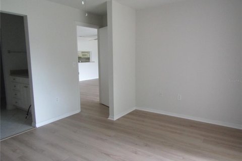 Villa ou maison à louer à Sarasota, Floride: 2 chambres, 120.87 m2 № 2106940 - photo 13