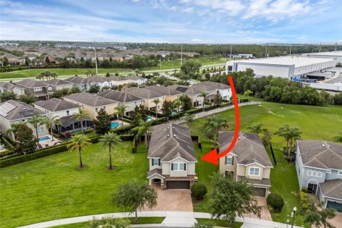 Casa en venta en Kissimmee, Florida, 8 dormitorios, 316.98 m2 № 1773886 - foto 1