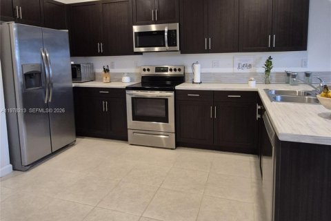 Купить таунхаус в Майами, Флорида 4 спальни, 165.18м2, № 2048081 - фото 6