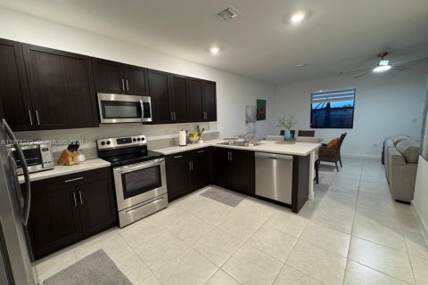 Купить таунхаус в Майами, Флорида 4 спальни, 165.18м2, № 2048081 - фото 5