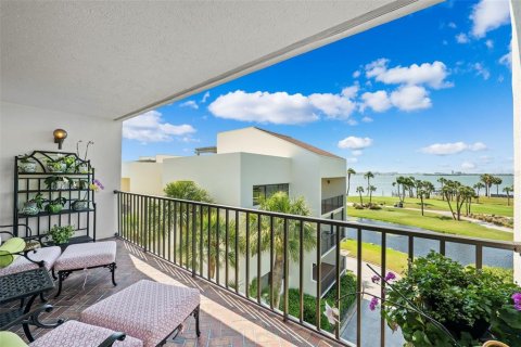 Condo in Belleair, Florida, 2 bedrooms  № 2144160 - photo 18
