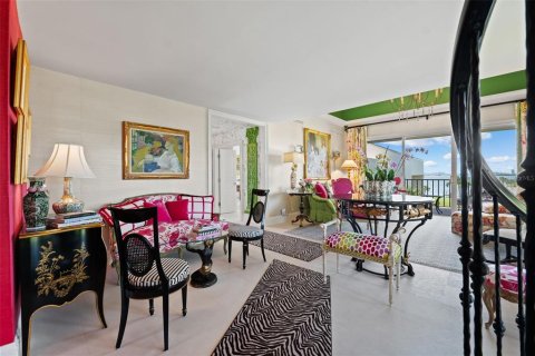 Condo in Belleair, Florida, 2 bedrooms  № 2144160 - photo 13
