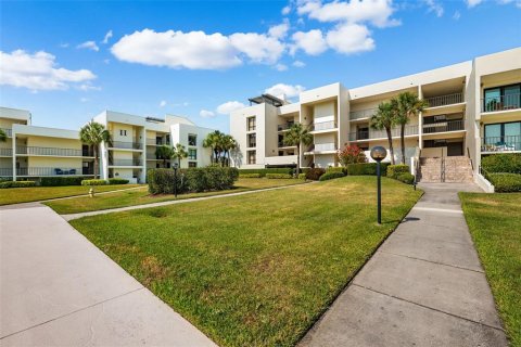 Condo in Belleair, Florida, 2 bedrooms  № 2144160 - photo 5