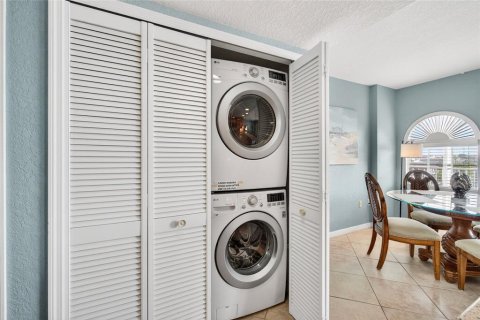 Condo in Clearwater, Florida, 2 bedrooms  № 2124815 - photo 16