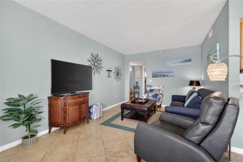 Condo in Clearwater, Florida, 2 bedrooms  № 2124815 - photo 4