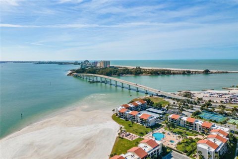 Condo in Clearwater, Florida, 2 bedrooms  № 2124815 - photo 28