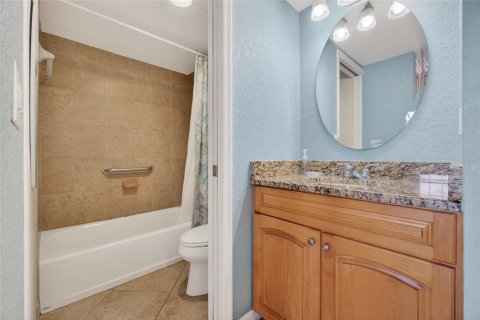 Condo in Clearwater, Florida, 2 bedrooms  № 2124815 - photo 18