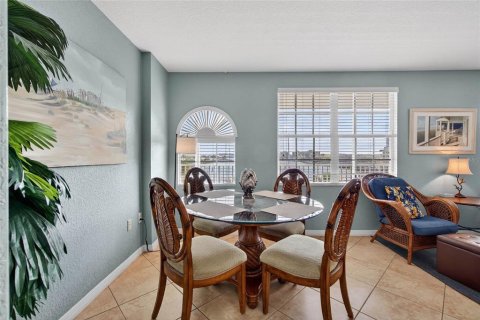 Condo in Clearwater, Florida, 2 bedrooms  № 2124815 - photo 12