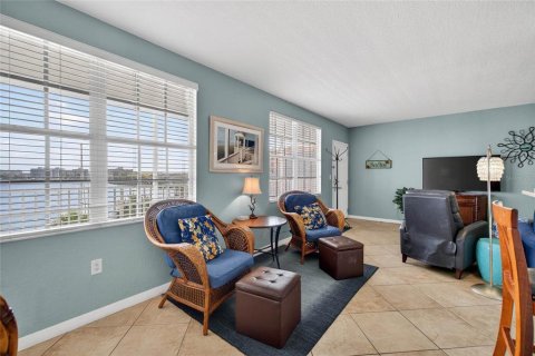 Condo in Clearwater, Florida, 2 bedrooms  № 2124815 - photo 6
