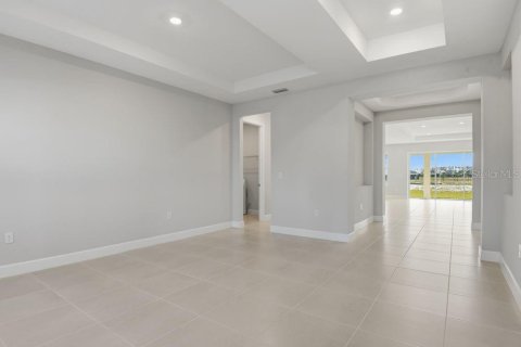 House in New Smyrna Beach, Florida 4 bedrooms, 299.24 sq.m. № 2208822 - photo 12