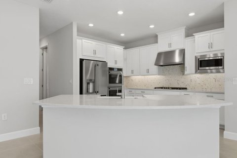 House in New Smyrna Beach, Florida 4 bedrooms, 299.24 sq.m. № 2208822 - photo 3