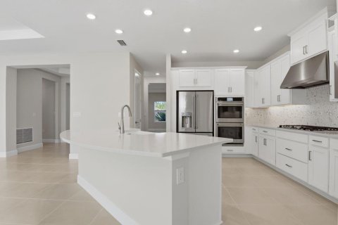 House in New Smyrna Beach, Florida 4 bedrooms, 299.24 sq.m. № 2208822 - photo 5
