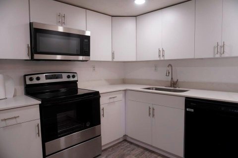 Copropriété à louer à North Miami, Floride: 2 chambres, 103.4 m2 № 2146850 - photo 7