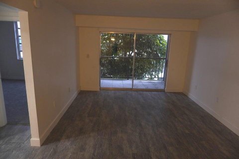 Copropriété à louer à North Miami, Floride: 2 chambres, 103.4 m2 № 2146850 - photo 2